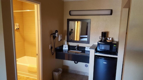 Anaheim Astoria Inn & Suites image 8